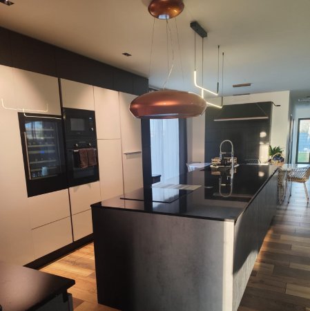 Très grande cuisine ouverte